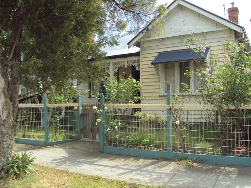 14 Chirnside Street, Kingsville VIC 3012