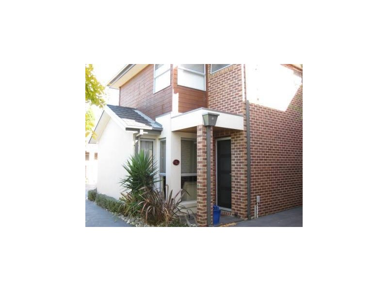 2/31 Clyde Street, Newport VIC 3015