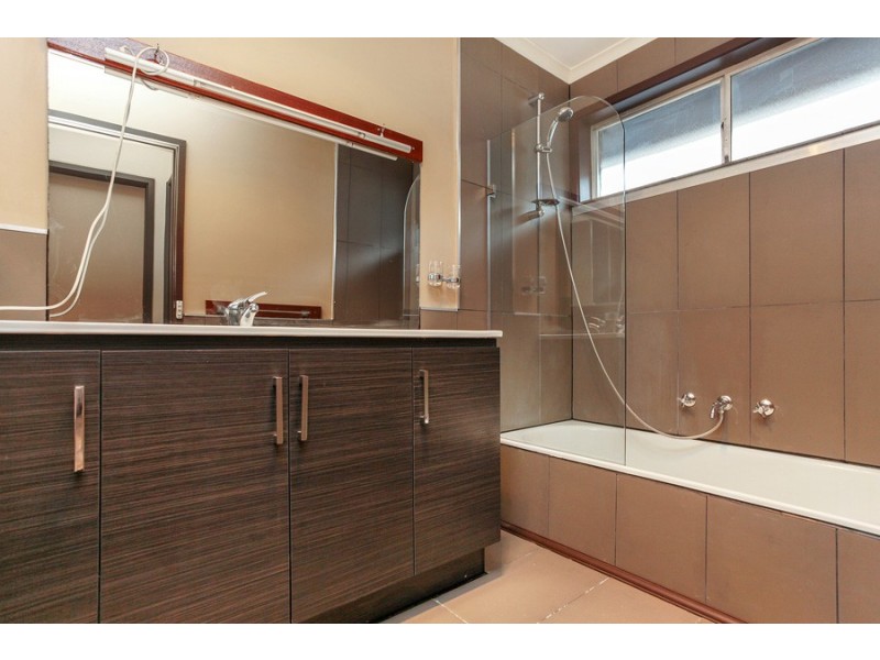 14 Gumtree Close, St Albans VIC 3021