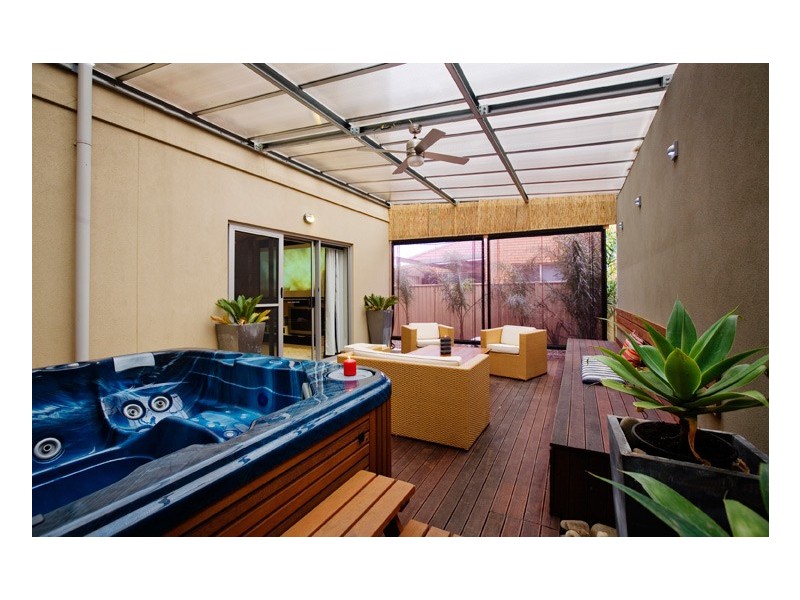 4 Fairbairn Way, Caroline Springs VIC 3023