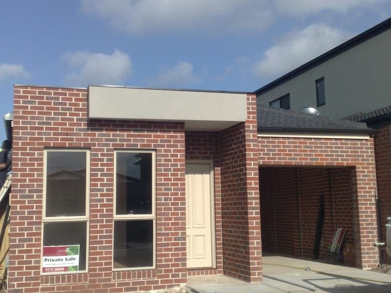 2/10 Halladale Avenue, Wyndham Vale VIC 3024