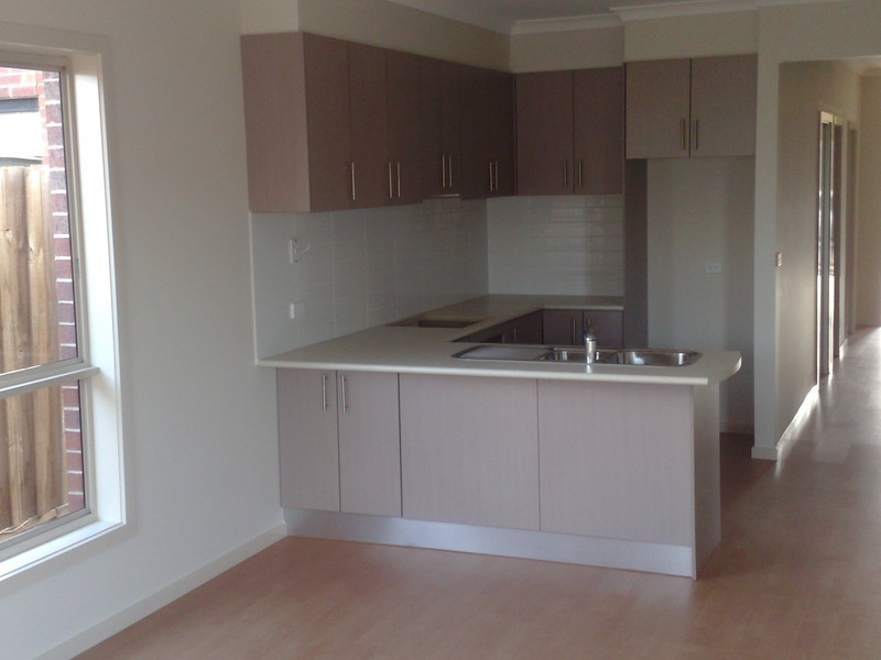 2/10 Halladale Avenue, Wyndham Vale VIC 3024