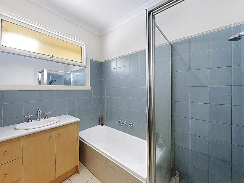 31 Ridge Drive, Avondale Heights VIC 3034