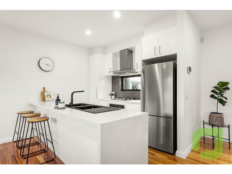 2/21 Mahon Ave, Altona North VIC 3025