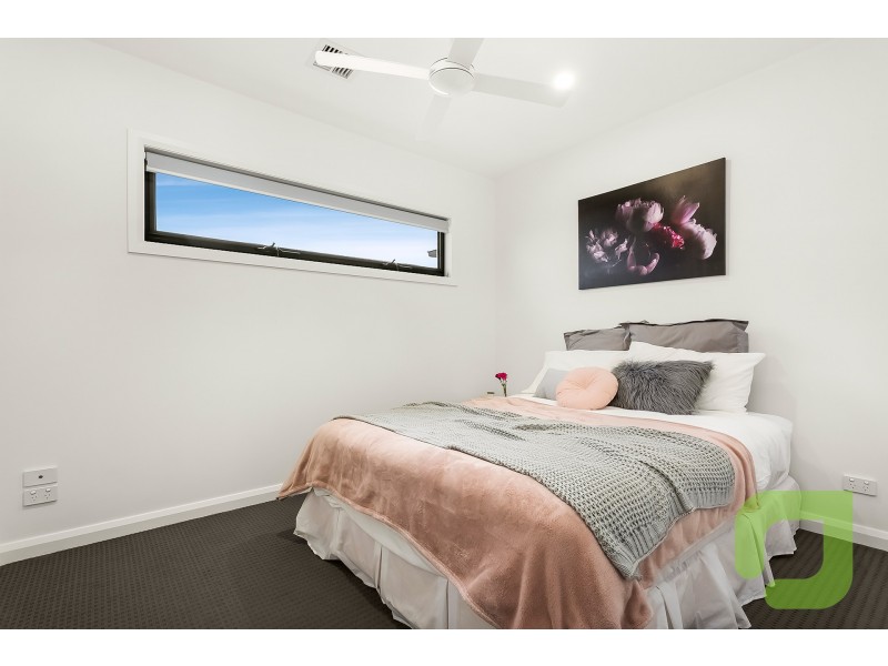 2/21 Mahon Ave, Altona North VIC 3025