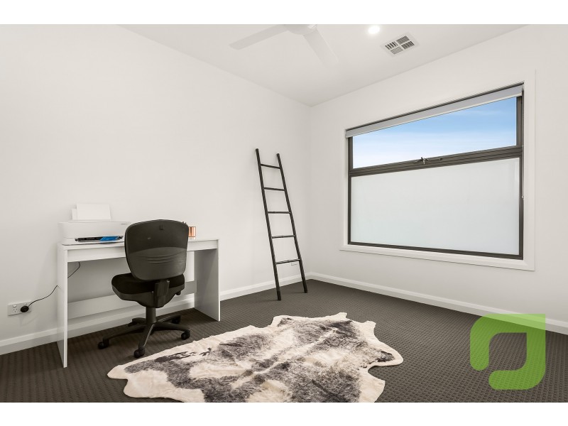 2/21 Mahon Ave, Altona North VIC 3025