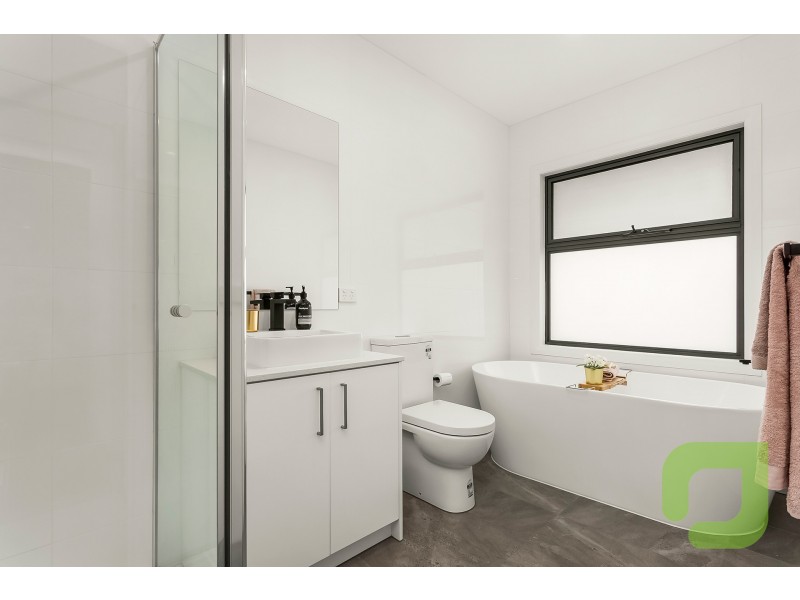 2/21 Mahon Ave, Altona North VIC 3025