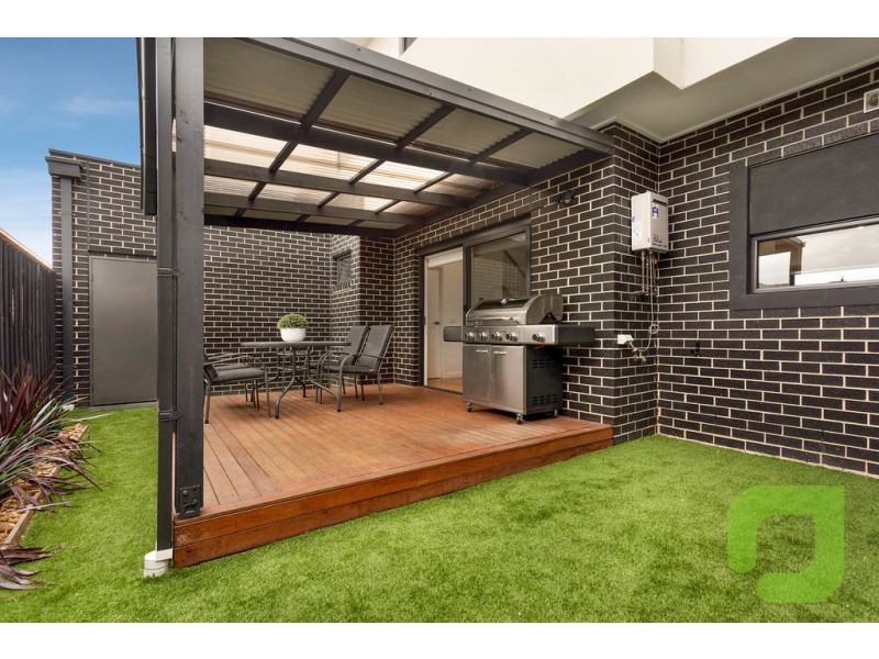 2/21 Mahon Ave, Altona North VIC 3025