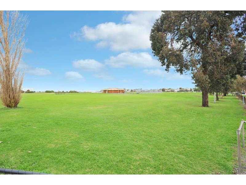 2/3  North Road, Newport VIC 3015