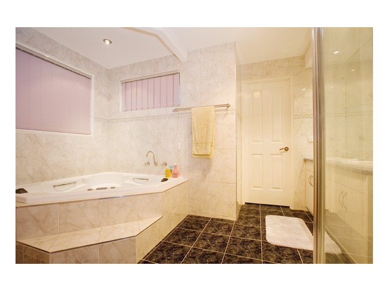 15 Tracey Street, Werribee VIC 3030