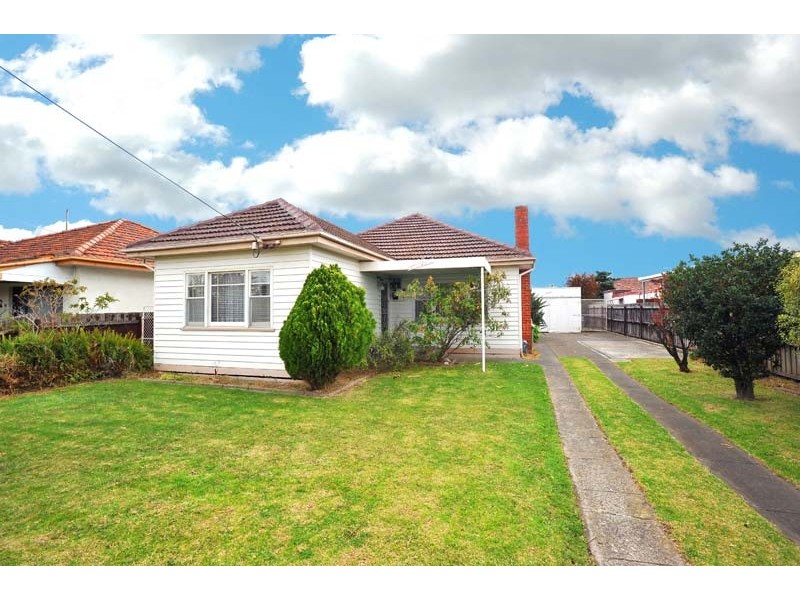 18 Emu Road, Maidstone VIC 3012