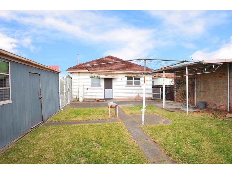 18 Emu Road, Maidstone VIC 3012