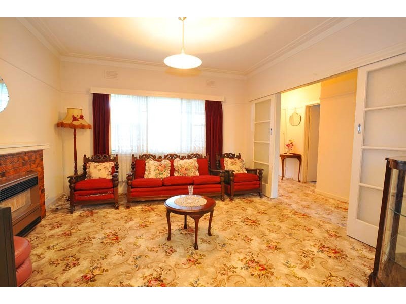 18 Emu Road, Maidstone VIC 3012