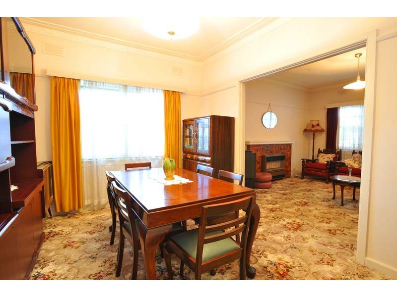 18 Emu Road, Maidstone VIC 3012