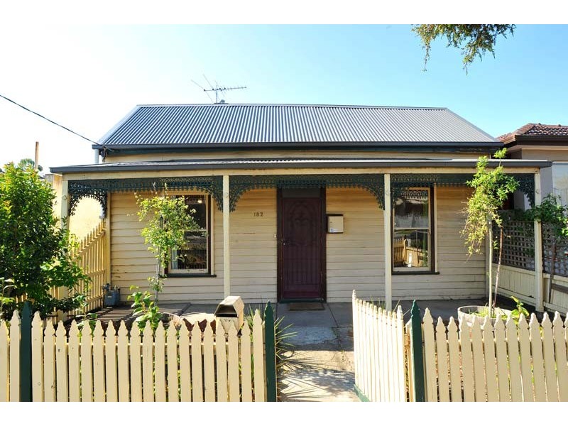182 Charles Street, Seddon VIC 3011