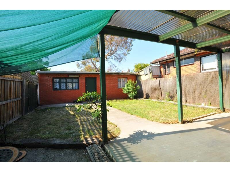 182 Charles Street, Seddon VIC 3011