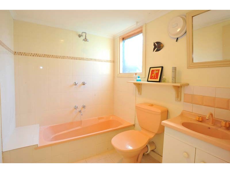 182 Charles Street, Seddon VIC 3011