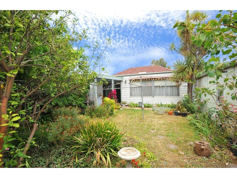 18 Edward Avenue, Altona North VIC 3025