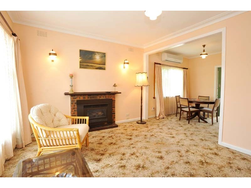 18 Edward Avenue, Altona North VIC 3025