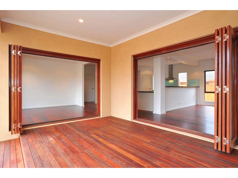 8 Halfmoon Terrace, Sanctuary Lakes VIC 3030