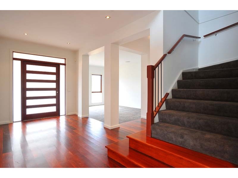 8 Halfmoon Terrace, Sanctuary Lakes VIC 3030