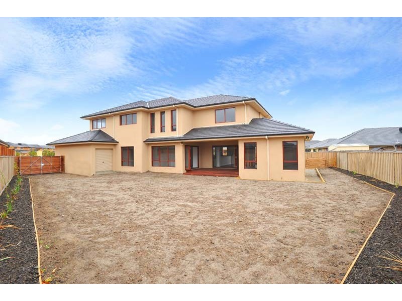 8 Halfmoon Terrace, Sanctuary Lakes VIC 3030