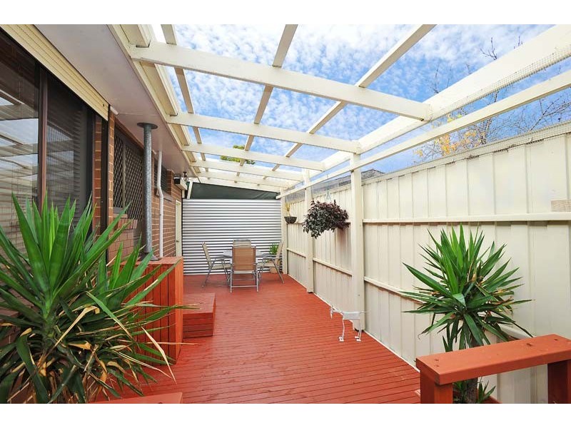 2/98 Saltley Street, South Kingsville VIC 3015