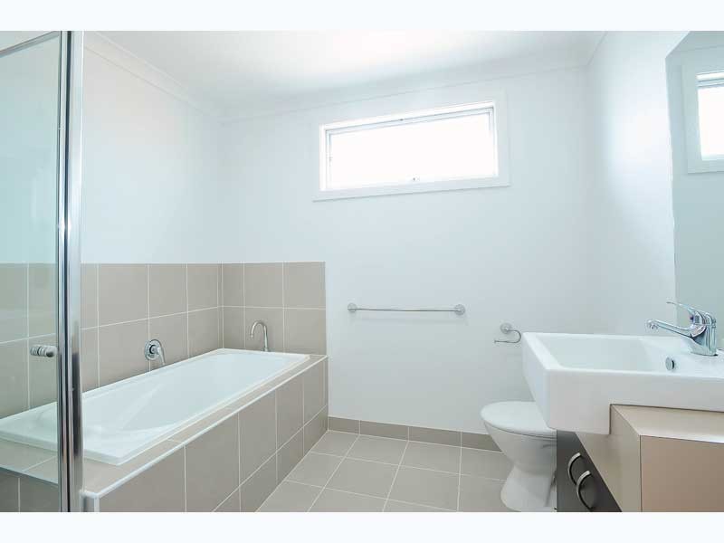 2/176 Woods Street, Newport VIC 3015