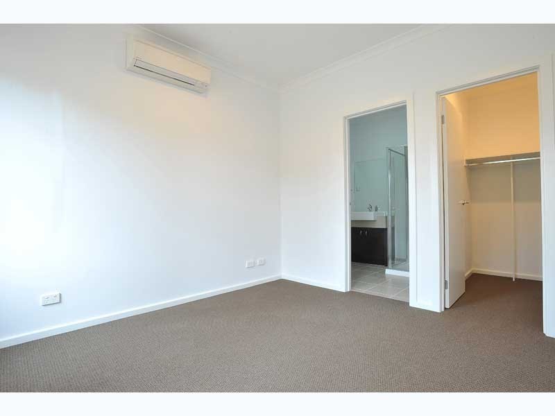 2/176 Woods Street, Newport VIC 3015