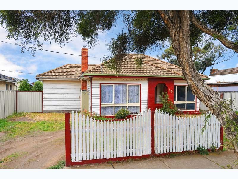 39 New Street, South Kingsville VIC 3015