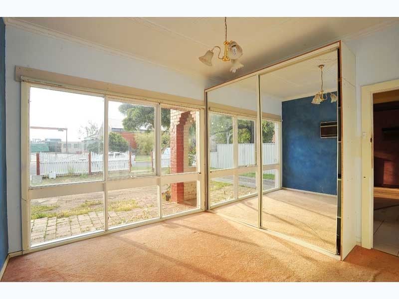 39 New Street, South Kingsville VIC 3015