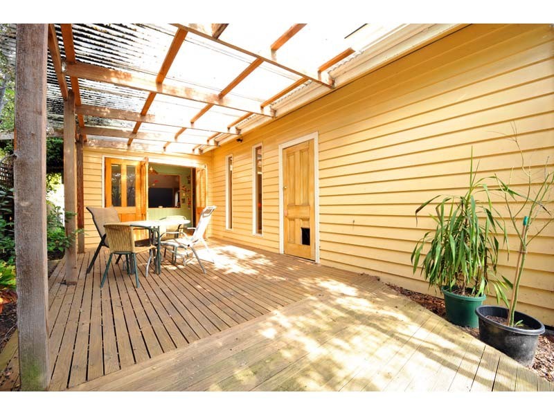 8 Lawrence Street, Seddon VIC 3011
