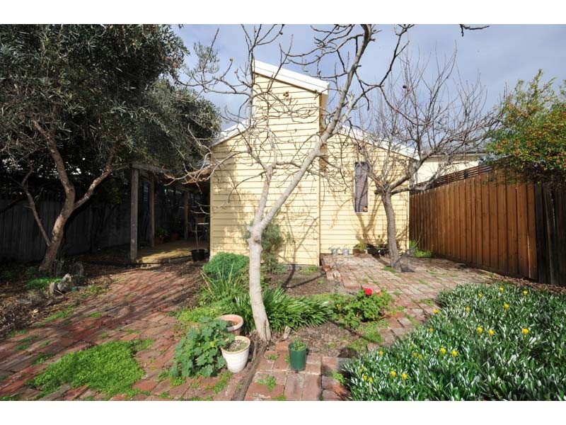 8 Lawrence Street, Seddon VIC 3011