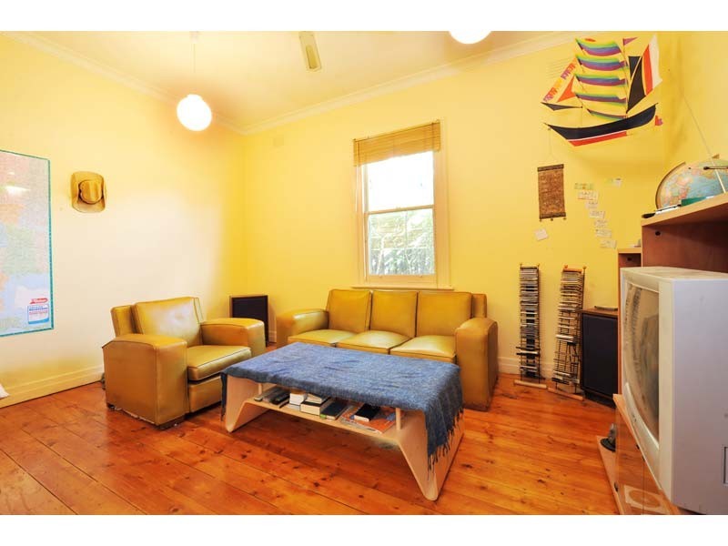 8 Lawrence Street, Seddon VIC 3011
