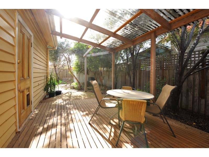 8 Lawrence Street, Seddon VIC 3011