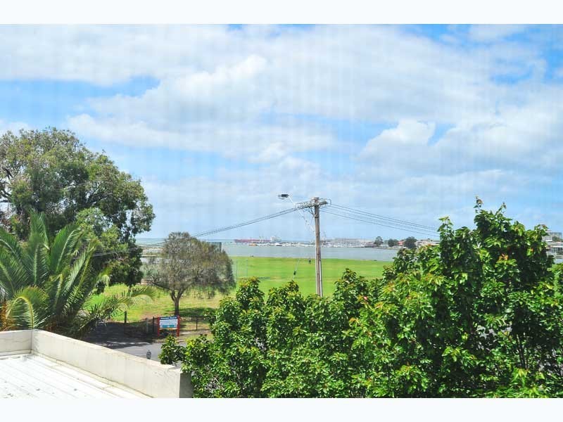 12/99 The Strand, Newport VIC 3015