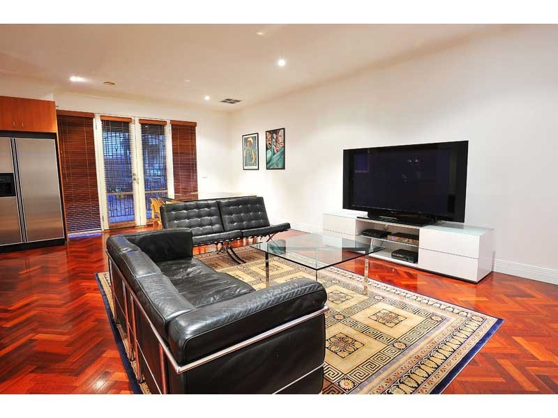 2/2A Pentland Parade, Seddon VIC 3011