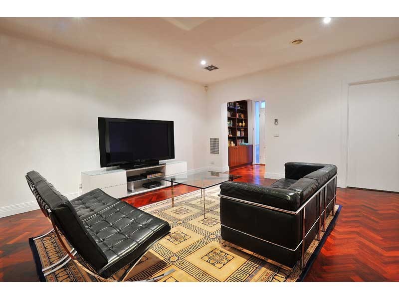 2/2A Pentland Parade, Seddon VIC 3011