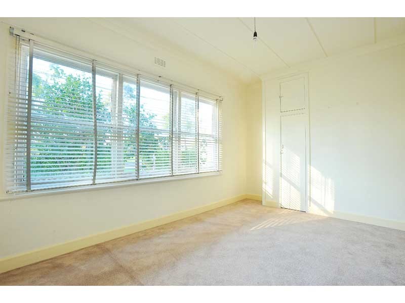 39 Rosshire Road, Newport VIC 3015