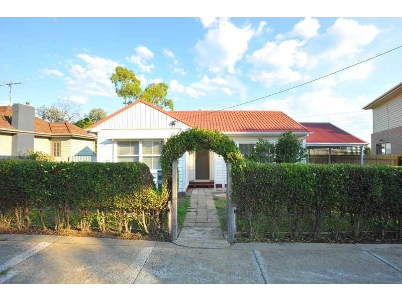 39 Rosshire Road, Newport VIC 3015
