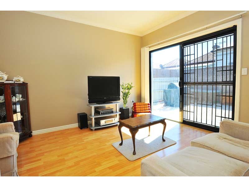 27 Emma Street, Seddon VIC 3011