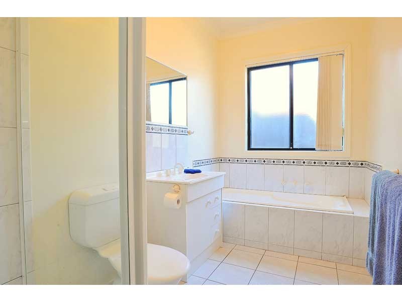 27 Emma Street, Seddon VIC 3011