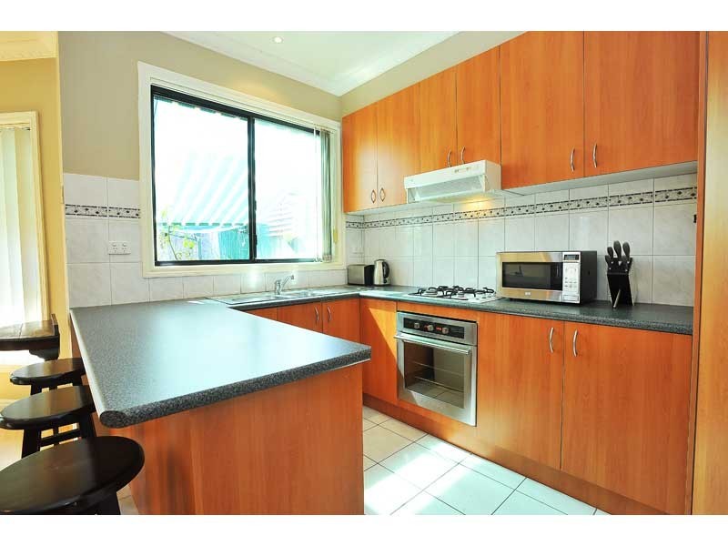 27 Emma Street, Seddon VIC 3011