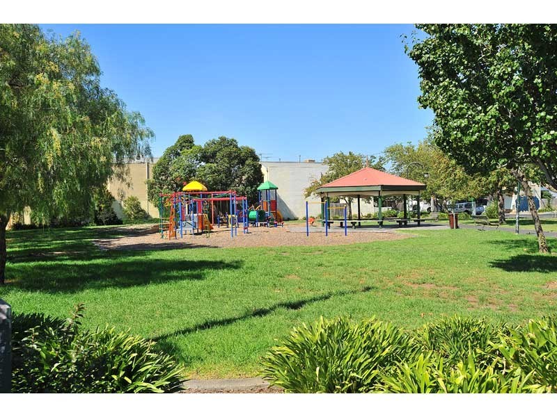 27 Emma Street, Seddon VIC 3011