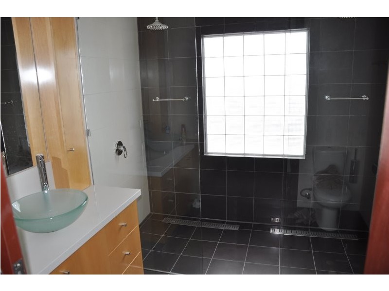 2/81 Victoria Street, Seddon VIC 3011