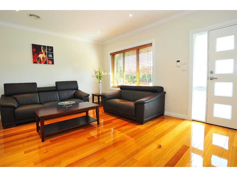 1/8 Laurie Street, Newport VIC 3015