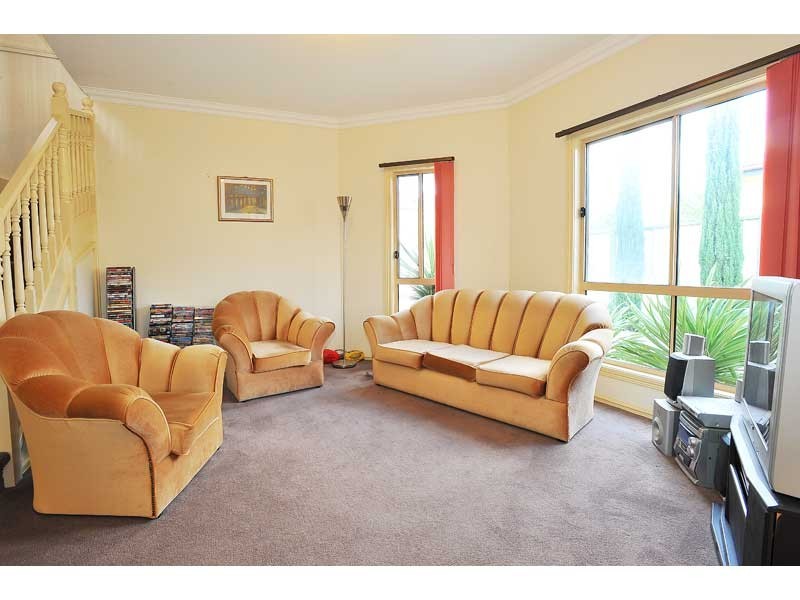 2/9 Saltley Street, South Kingsville VIC 3015