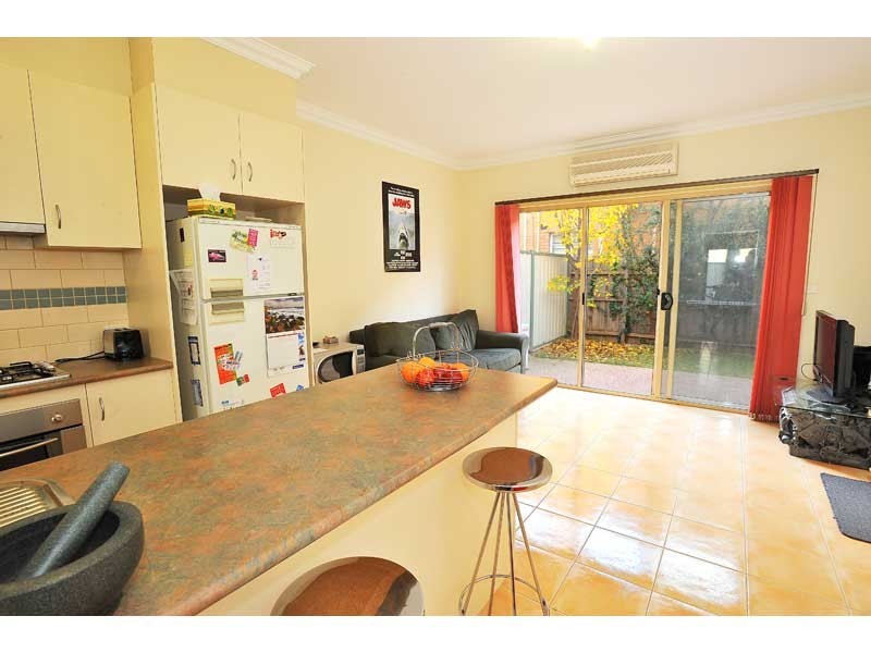 2/9 Saltley Street, South Kingsville VIC 3015