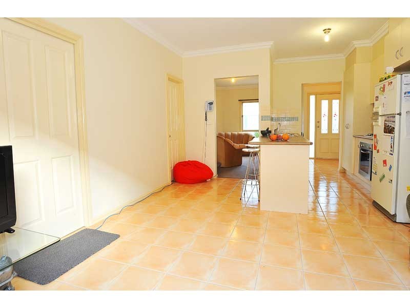 2/9 Saltley Street, South Kingsville VIC 3015