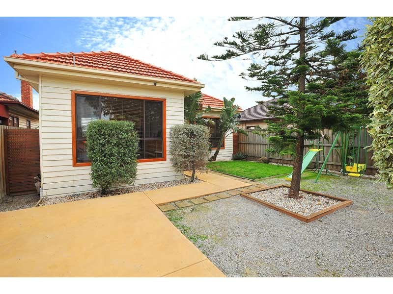 25A Carmen Street, Newport VIC 3015